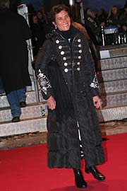 wenigstens Sonia Bogner drehte sich auf dem roten Teppich einmal zur Presse um(Foto. Martin Schmitz)